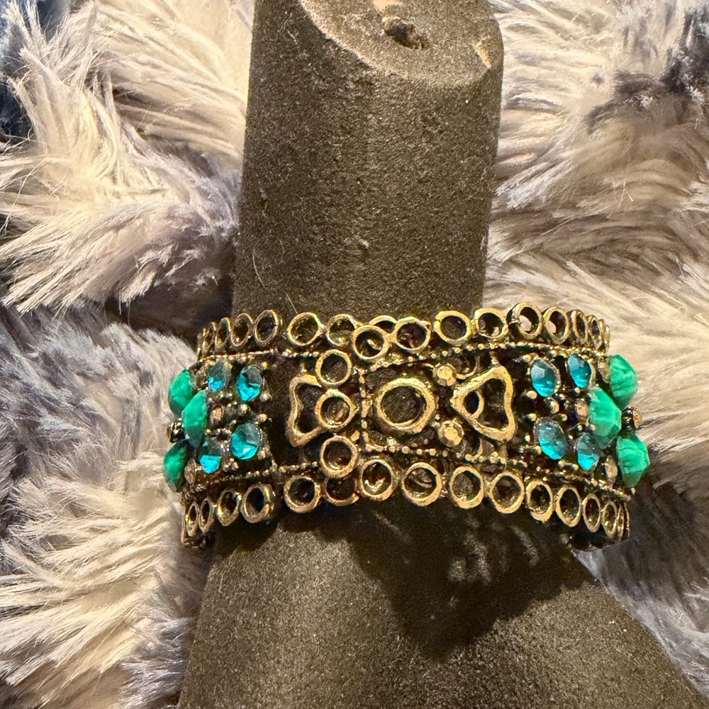 Antique Inspire Brass Tone Capri Blue Rhinestone Hearts Gem Cuff  Bracelet - Picture 7 of 12
